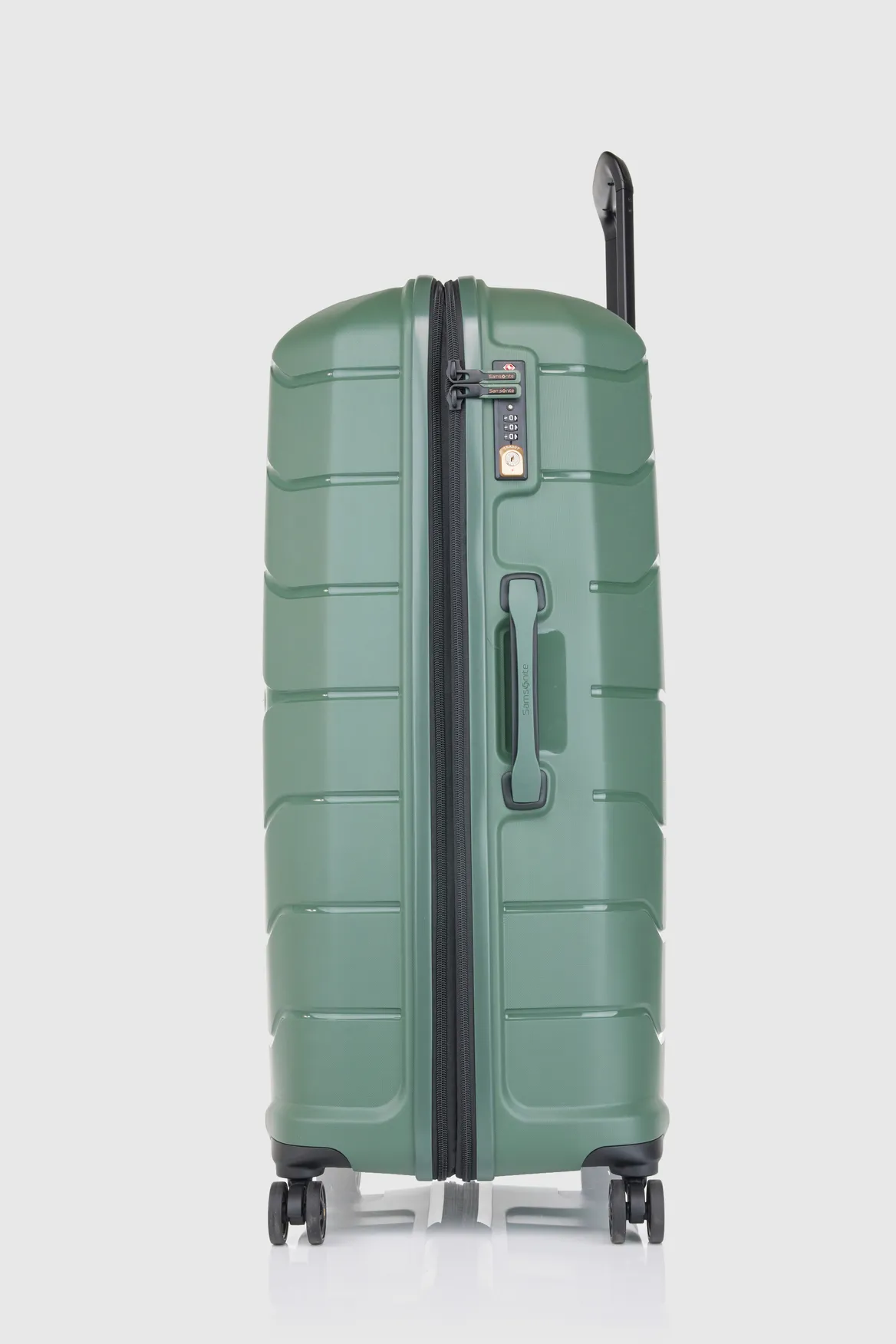 Oc2lite 81cm Suitcase
