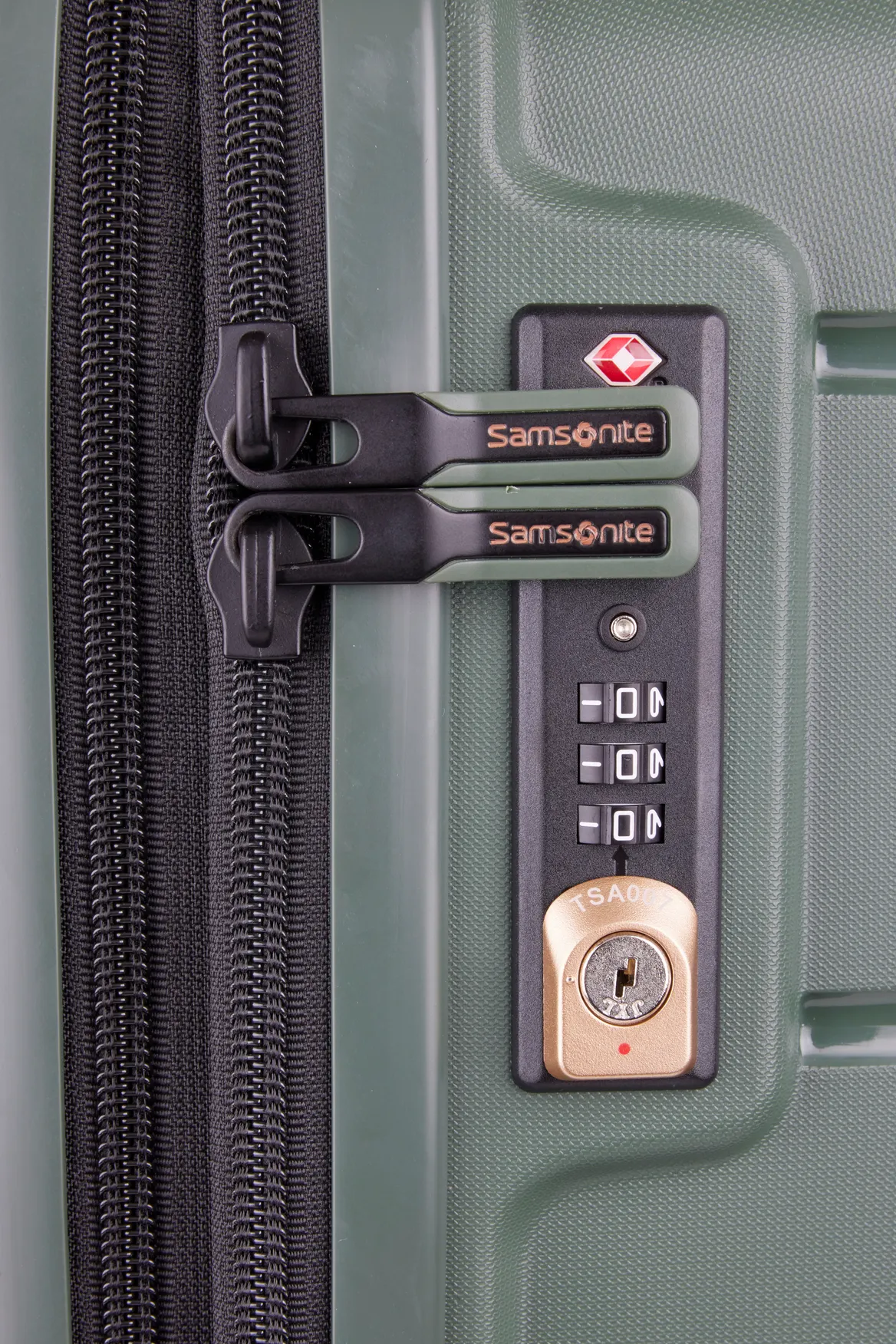 Oc2lite 81cm Suitcase