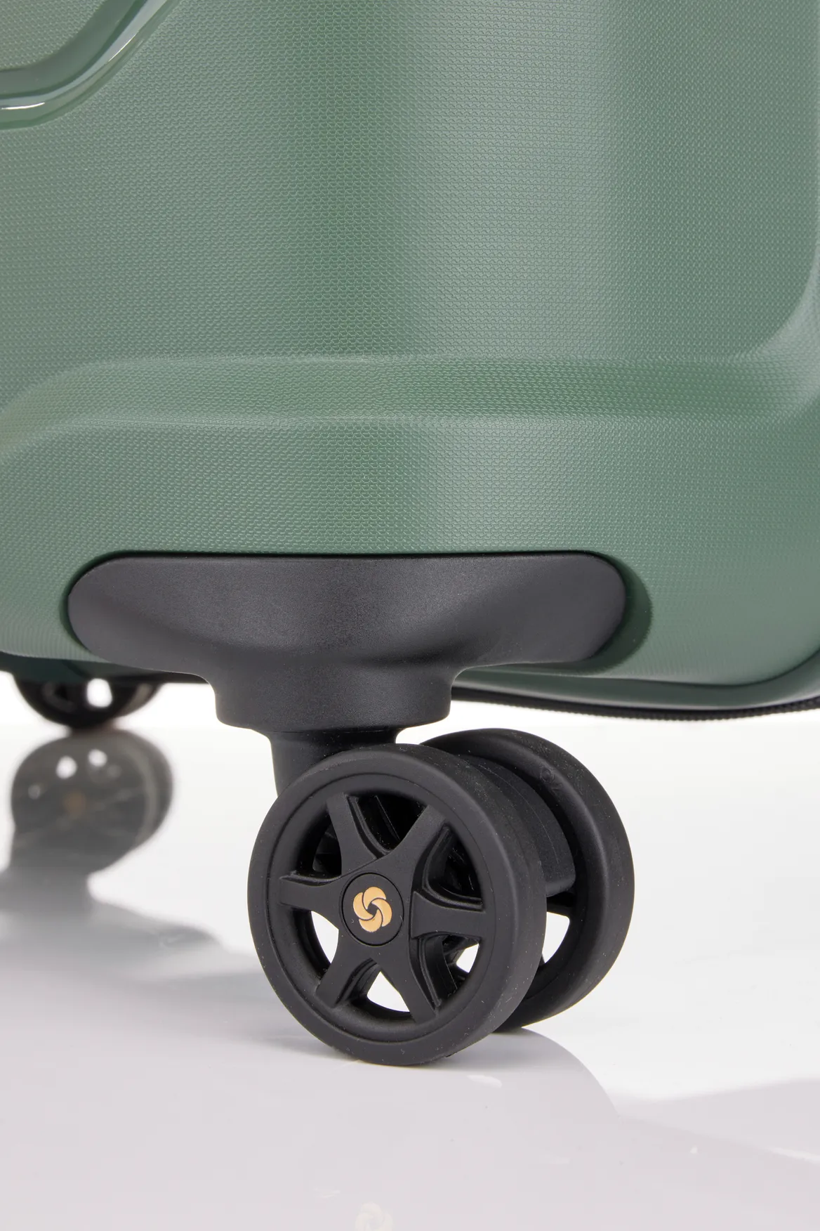 Oc2lite 81cm Suitcase